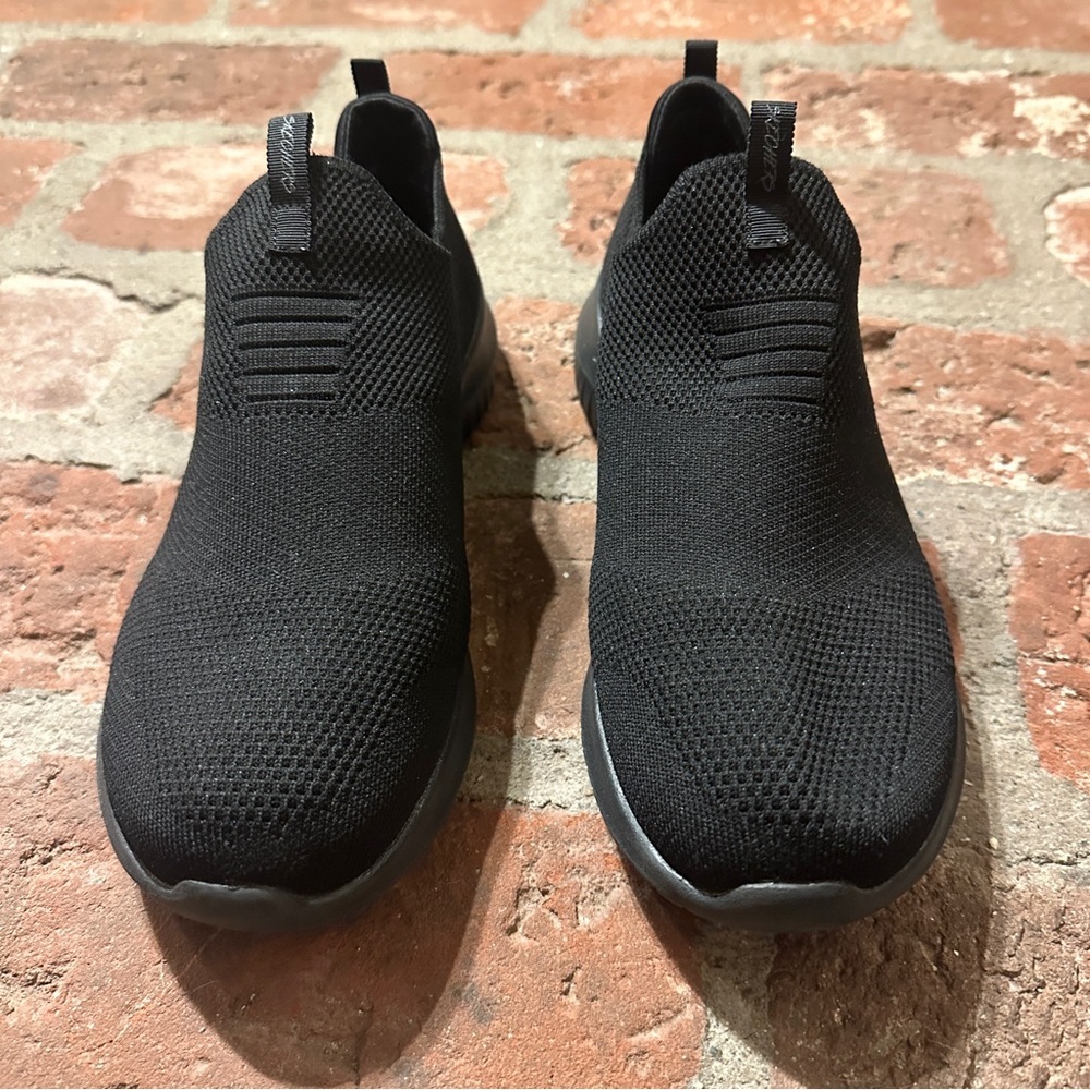 Skechers Women's Black Ultra Flex First Take Slip-On Sneakers size 8.5